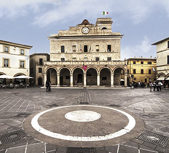 Place de Montefalco en Ombrie