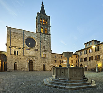 Cariani - Umbria, Piazza Silvestri a Bevagna la patria della porchetta umbra